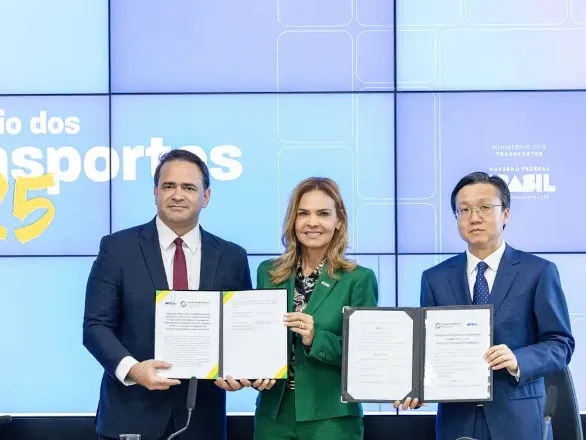 Brasil e China assinam acordo para estudar ferrovia até o Peru