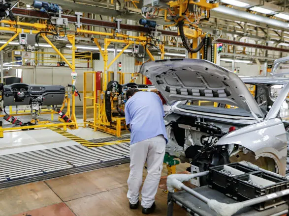 Com avanço de 5,7%, indústria do Paraná é a segunda que mais cresce no Brasil em 2025