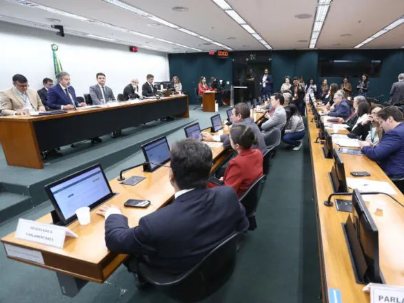 Reforma do IR avança na Câmara dos Deputados