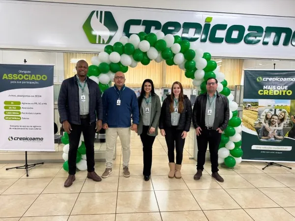 Agências da Credicoamo de Peabiru e Luiziana celebraram 17 anos 