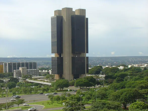 Taxas médias de juros ficam estáveis em junho