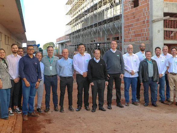 Diretores da Coamo e Credicoamo visitam obra do Hospital Regional Unimed