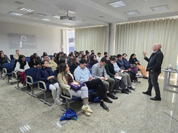 Estudantes de São Paulo conhecem o cooperativismo do Paraná