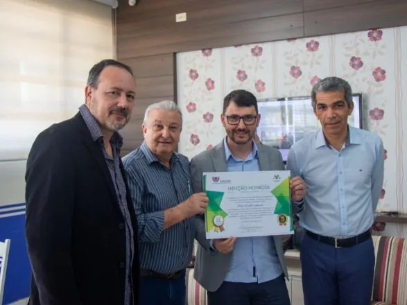 Presidente da Coopavel é homenageado pela Unioeste