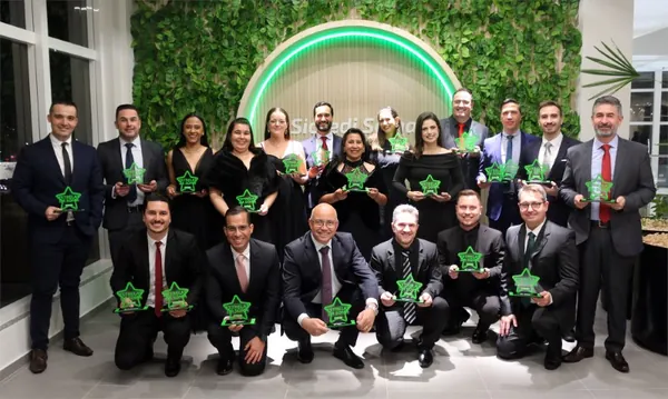 Sicredi Soma reconhece e valoriza colaboradores durante evento de premiação