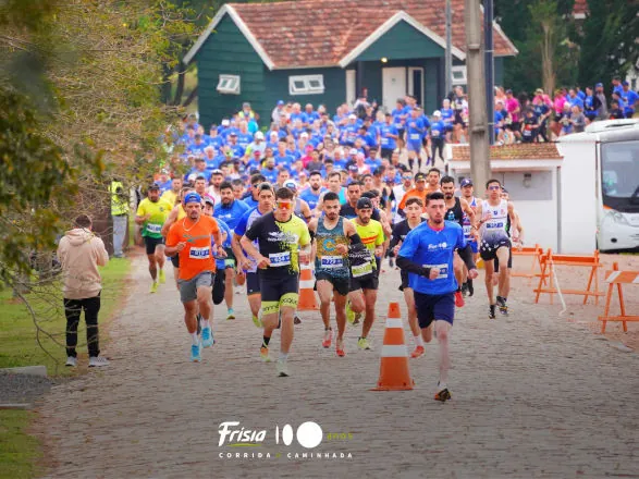 Empregados do Sistema Ocepar participam de corrida comemorativa aos 100 anos da Frísia