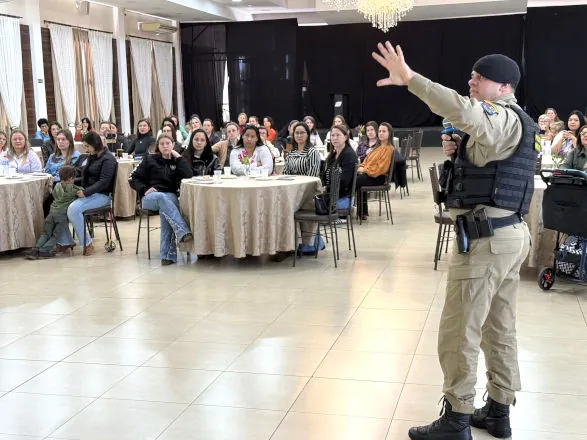 Palestra da Polícia Militar emociona e conscientiza sobre a luta contra a violência doméstica