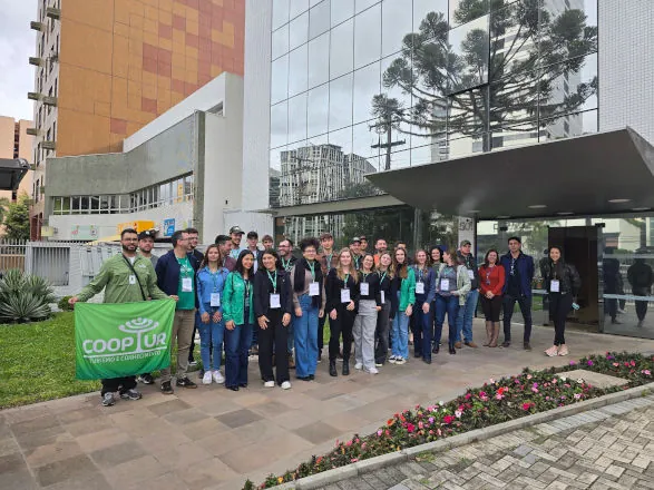 Programa “Jovens Tradição” faz visita ao Sistema Ocepar 