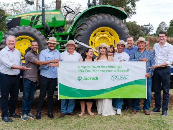 Sicredi entrega tratores a produtores de Parelheiros e impulsiona a agricultura paulistana