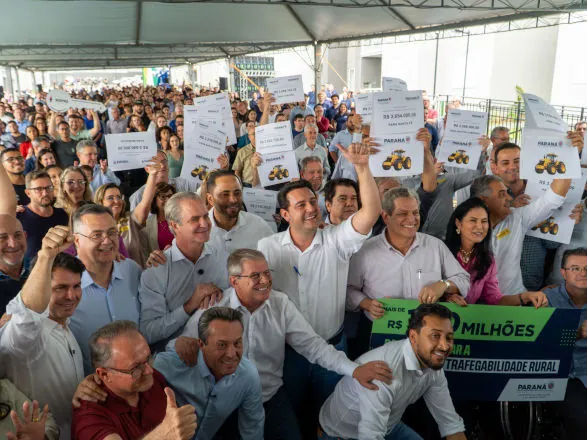 Estado assina convênios de R$ 210 milhões em máquinas para melhorar estradas rurais