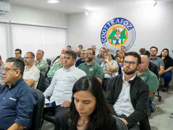 Fórum reúne cooperativas de transporte em Foz do Iguaçu 