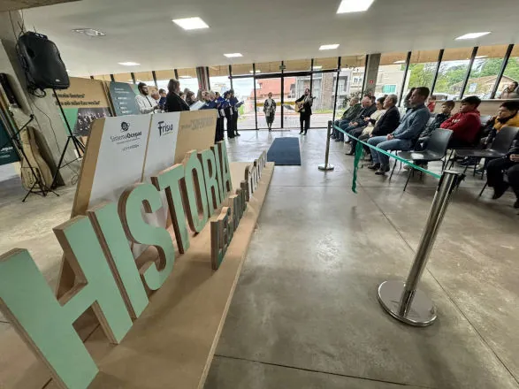 Exposição celebra cooperativismo e os 100 anos da Frísia na Prefeitura de Carambeí
