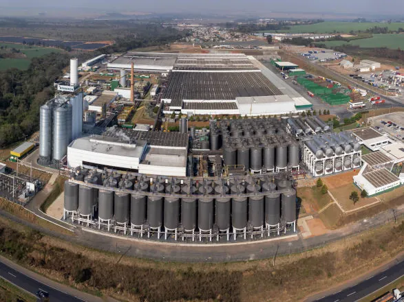 Com alta de 4,2% em agosto, indústria do Paraná cresceu 5 vezes mais do que a do Brasil