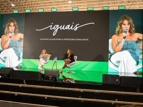 Unimed Curitiba apresenta "Iguais" com palestra de Renata e Marcela Ceribelli
