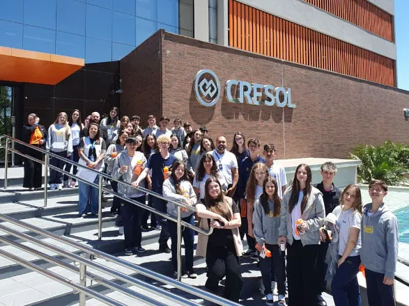 Estudantes do Colégio Sesi/Senai ampliam conhecimento sobre cooperativismo em visita à Cresol