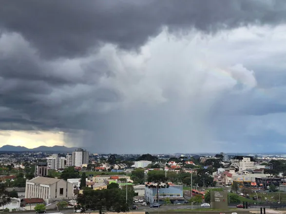 Volume de chuva em outubro já ultrapassou a média do mês em quatro estações do Simepar