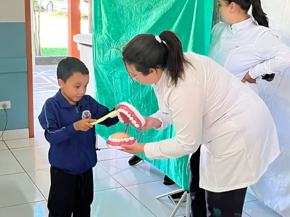 Unimed Londrina encerra edição do "Saúde Bucal 2025" visitando escola do distrito de Paiquerê