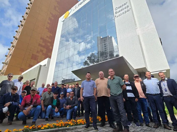 Lideranças de Comitês Educativos da Coamo visitam o Sistema Ocepar