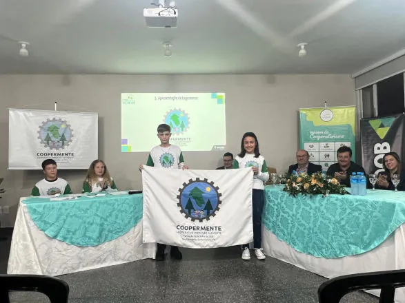 Sicoob Central Unicoob celebra a constituição da 100ª Cooperativa Mirim