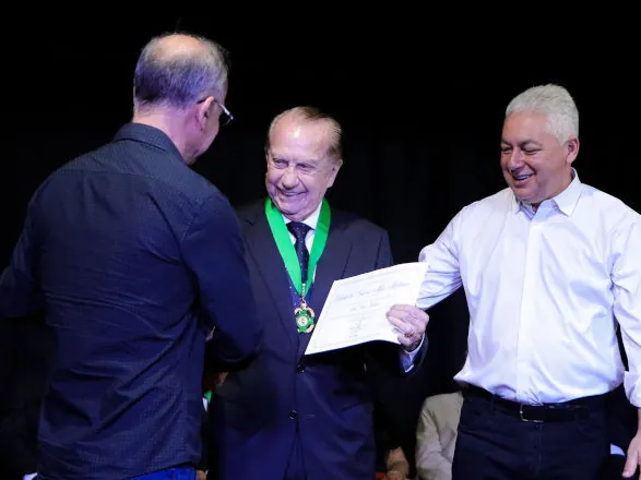Gallassini recebe Comenda da Ordem do Mérito Mourãoense