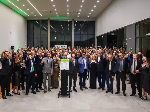 Com presença de associados, Sicredi Dexis inaugura agência em Maringá