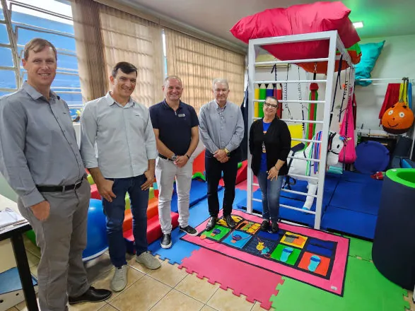 Copagril doa equipamentos para Sala Sensorial da Apae de Marechal Rondon