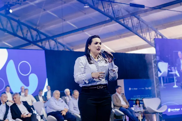 Prefeita de Carambeí destaca parceria de sucesso entre poder público e o setor privado para o desenvolvimento da região 