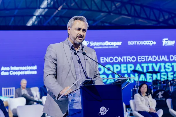 Cooperativas ajudam o Paraná a ser um Estado mais justo e próspero, afirma deputado Fábio Oliveira