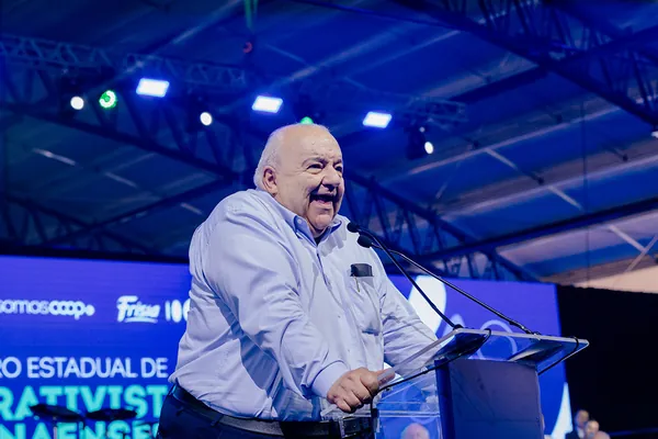 Rafael Greca destaca sustentabilidade e desenvolvimento do Paraná em encontro de cooperativas 