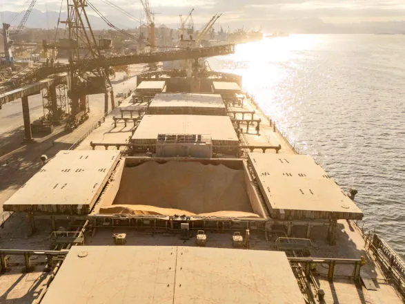 Com novo calado, Porto de Paranaguá registra recorde no embarque de milho em um navio