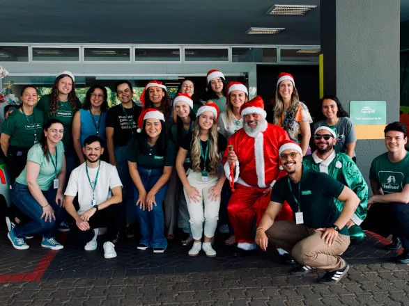 Unimed Londrina realiza entrega de presentes do Natal Solidário para 150 crianças da AME
