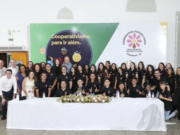 Sicredi lança cooperativa escolar e avança na educação com os jovens de Umuarama (PR)