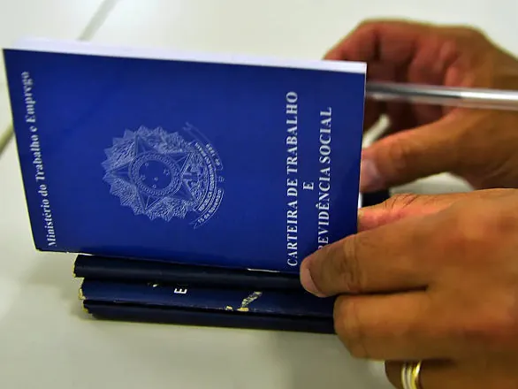 Governo confirma salário mínimo de R$ 1.621 em 2026