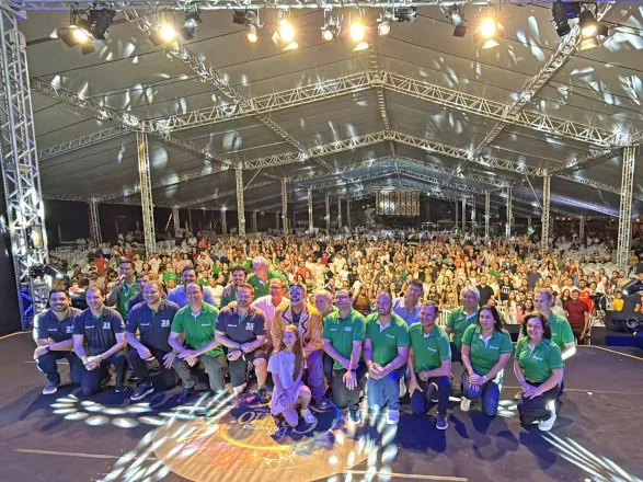 Espetáculo da Cooperação celebra os 35 anos da Sicredi Fronteiras