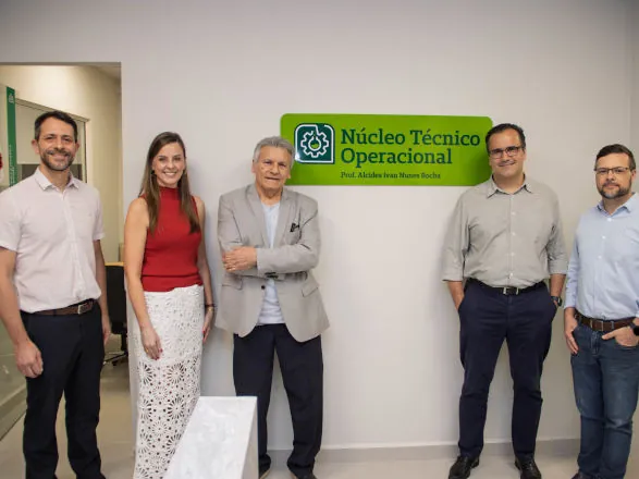 Unimed Ponta Grossa homenageia professor Alcides Ivan Nunes Rocha ao nomear Núcleo Técnico Operacional do Laboratório