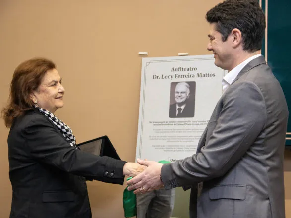 Anfiteatro do novo Centro Operacional da Unimed Ponta Grossa recebe o nome do médico Lecy Ferreira Mattos 