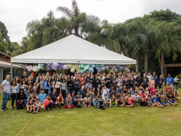 Natal Cooperativo da Unimed Ponta Grossa leva solidariedade e alegria a centenas de crianças na região