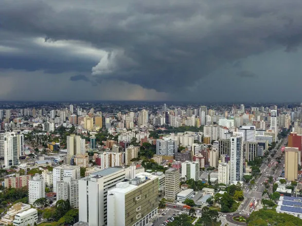Após semana de calor intenso, 2026 chega com chuva e temperaturas mais amenas ao Paraná, diz Simepar