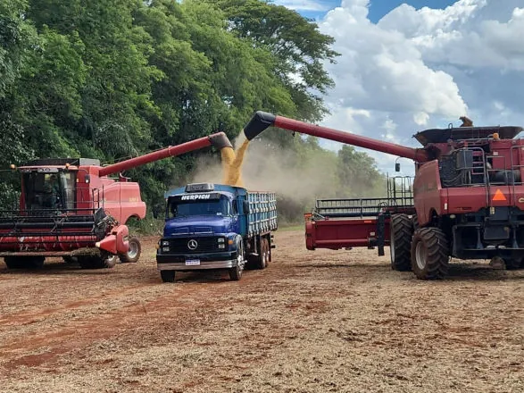 Copagril recebe primeira soja da safra 2025/2026 e marca início antecipado da colheita no Oeste do Paraná