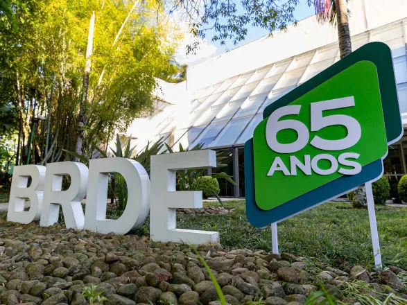 BRDE alcança R$ 2,2 bilhões em novas contratações no Paraná e tem crescimento de 8% em 2025