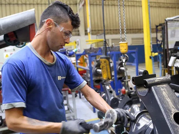 Produção industrial avança em 8 dos 15 locais pesquisados em novembro