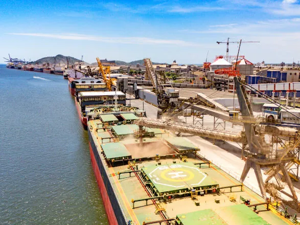 Portos do Paraná batem recorde com 73,5 milhões de toneladas e alcançam maior crescimento do País
