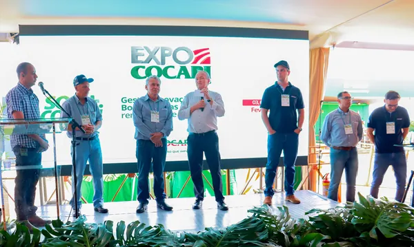 Presidente do Sistema Ocepar visita Expo Cocari