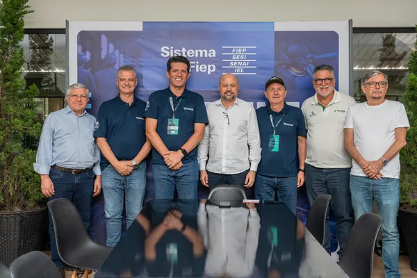Reunião no Show Rural debate cenário econômico da indústria e fortalece parceria entre Sicoob e Fiep