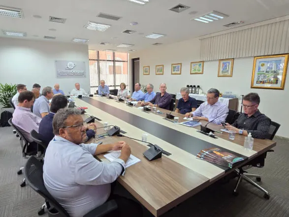 Diretor-presidente da Copagril participa de reunião estratégica do Sistema Ocepar e reforça protagonismo do cooperativismo paranaense