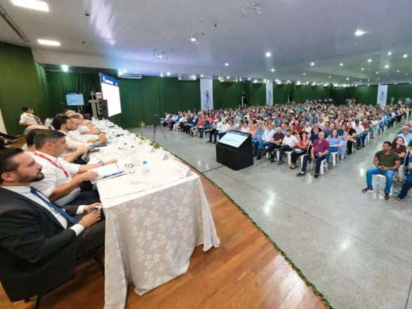 C.Vale amplia número de associados e funcionários
