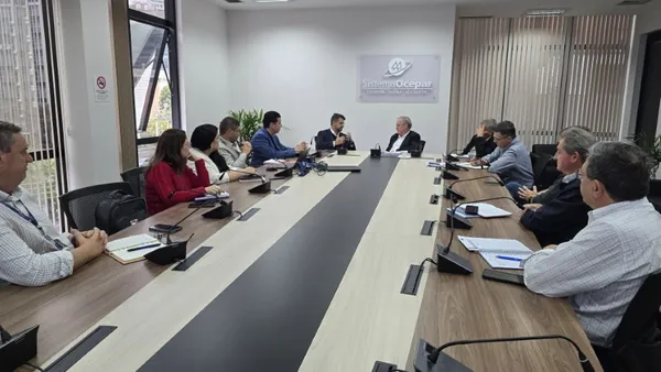 Profissionais da OCB-GO participam de troca de conhecimento no Sistema Ocepar