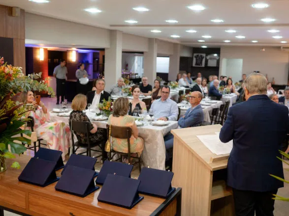Uniprime do Iguaçu promove jantar em comemoração aos seus 30 anos