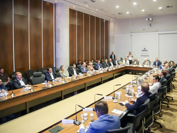 Governo discute construção dos Planos de Desenvolvimento Regional do Paraná