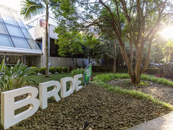 Paraná representa 36% do R$ 1 bilhão em contratos do BRDE nos primeiros 100 dias de 2026